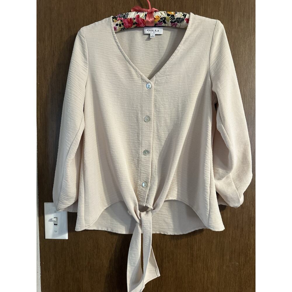 Gilli boutique beige V-neck blouse with balloon sleeves, tie-front hem womens S